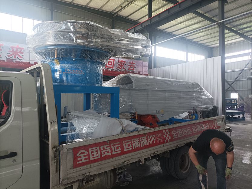 客戶特殊定制旋振篩、直線篩發(fā)貨